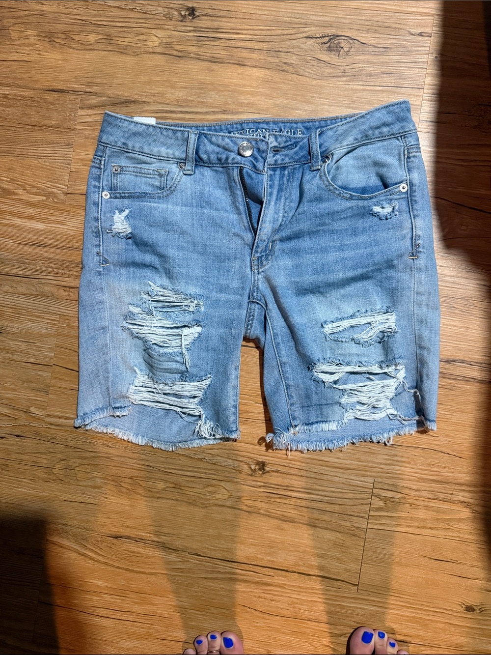 American Eagle Outfitters Light Blue Distressed Women’s Denim Shorts